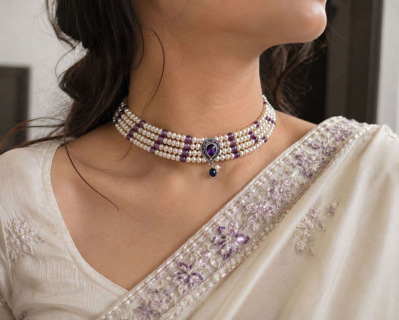 Pearl and amethyst choker on a model in an ivory saree — Nizam heritage